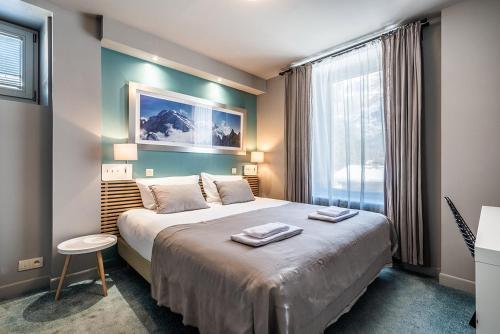 Double or Twin Room with Mountain View