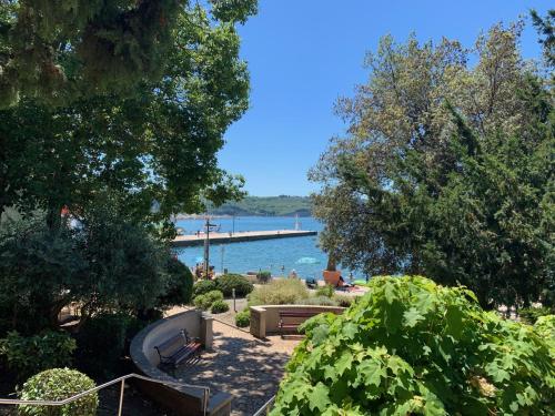 景觀, Apartments Nautilus, nearby beach Svetilnik in 伊佐拉