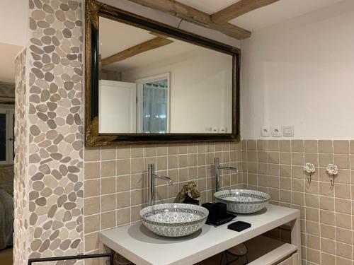 le mas des roses 1884 Room Type - Deluxe Double Room with Shower le mas des roses 1884 Room Type - Deluxe Double Room with Shower