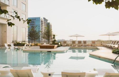 Buckhead Shops Highrise