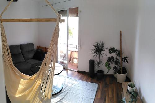 Cozy 2 bedroom apartment with balcony in Gracia, Ferienwohnung in Barcelona