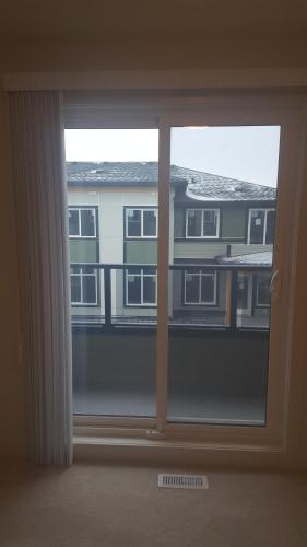 ROOM FOR RENT IN NEWLY BUILT TOWNHOUSE
