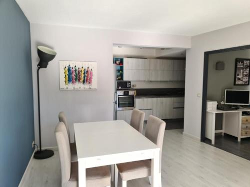 Beau T3 en residence jardin piscine tennis
