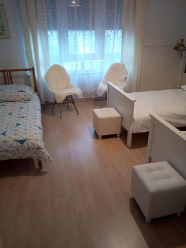 L'EUROPEEN Centre-inst européennes (L'EUROPEEN Centre-inst europeennes) near European Parliament