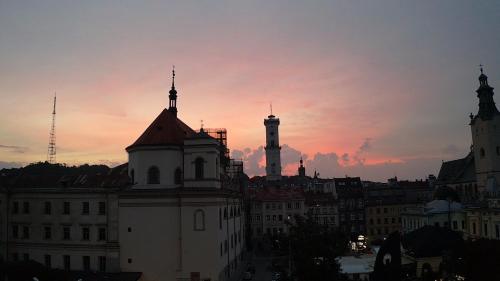 Warm & Cozy apartment in heart of Lviv “ Runok square “