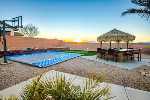 3400 SqFt House W/40Ft Heated Pool/Spa- Strip View thumb 2