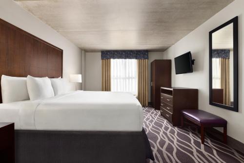 IBAN Dallas Park Central Hotel, Trademark by Wyndham