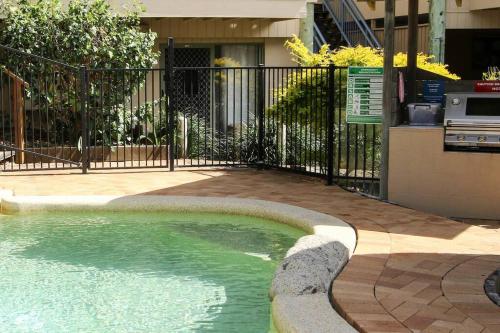 GORGEOUS STUDIO + 100M TO BEACH + POOL in otok sjeverni Stradbroke
