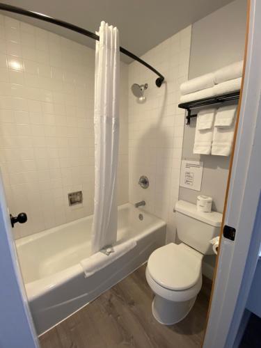 Aircrest Motel - image 9