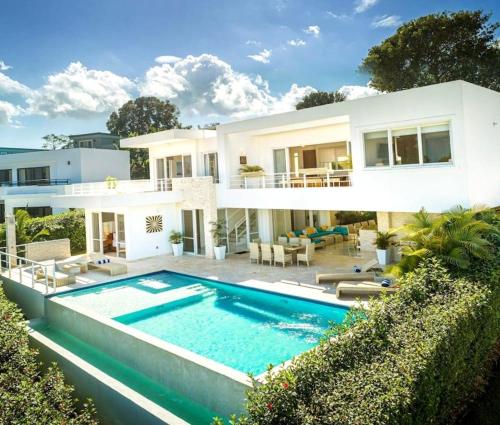 Luxurious 4 King Master suites
