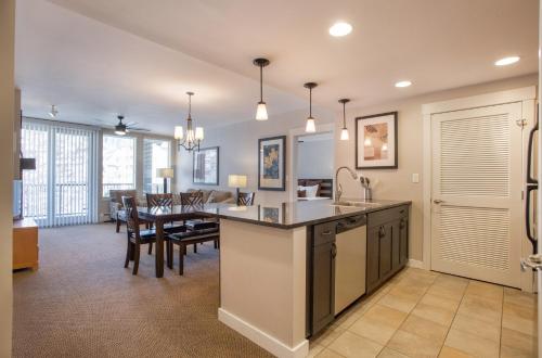 Townhome Style Fraser Crossing Founders Pointe Condo with Upgraded Furnishings and washer dryer cond in Winter Park (CO)