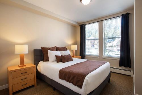 Townhome Style Fraser Crossing Founders Pointe Condo with Upgraded Furnishings and washer dryer cond in Winter Park (CO)