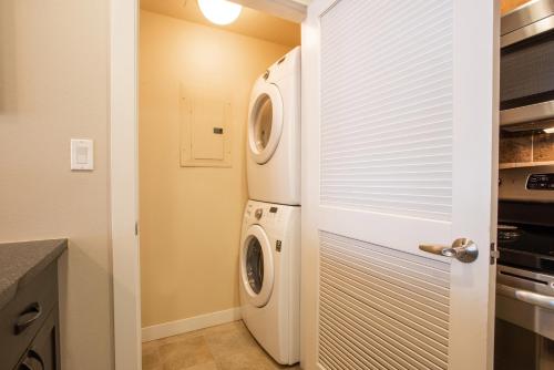 Townhome Style Fraser Crossing Founders Pointe Condo with Upgraded Furnishings and washer dryer cond in Winter Park (CO)