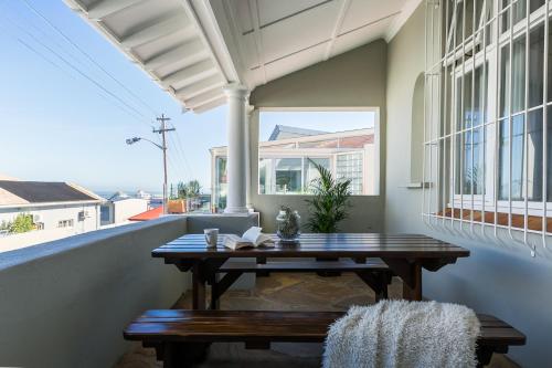 Entire 5 Bedroom 5 Bathroom Sea Point Villa with Secure Parking