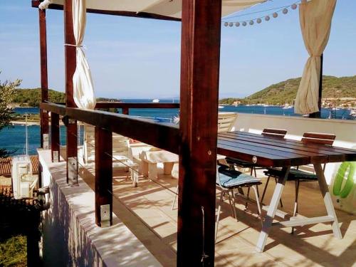Casa Poquita Vis (Vis town center, seaview terrace)