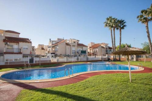  Chalet en urbanización privada con piscina in 03300 Orihuela