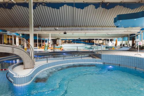 Swimming pool, RBR 1013 - Beach Resort Kamperland in Kamperland