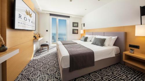 room detail thumbnail 1