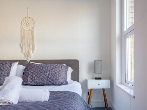 Pass the Keys Renovated Victorian Townhouse - Central Location gîte à louer Cliffsend