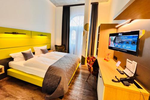 1 queen bed