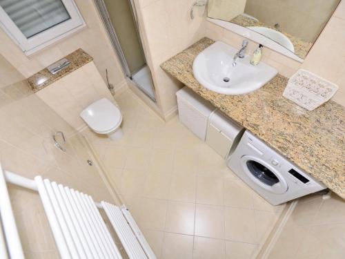 Four Bedroom House image 9