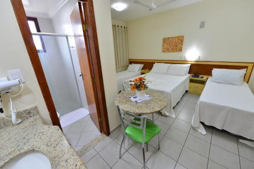 1 double bed, 2 twin beds