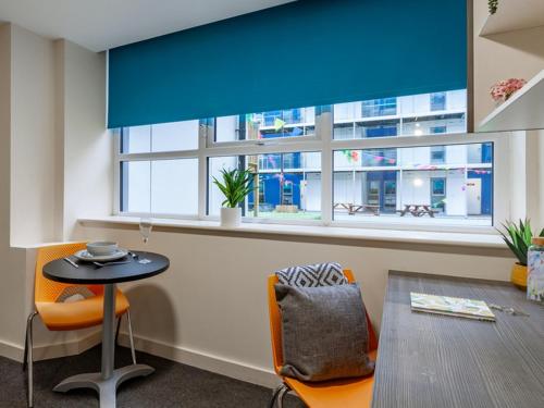 Appealing Rooms & Studios for STUDENTS Only, BOLTON - SK