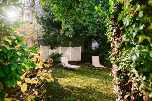 Boutique Hotel Villa Oberkassel - Tap to explore photos