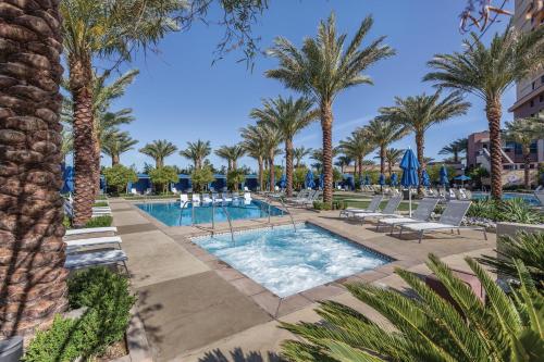 Wyndham Desert Blue image 7