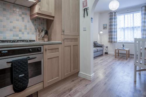 Arcadia - 1 Bedroom Apartment - Tenby - image 3