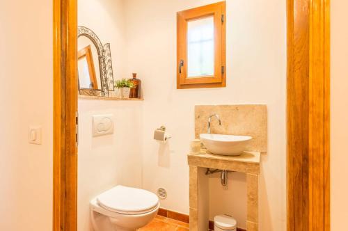 Traditional French Farmhouse that has been Lovingly Restored and Beautifully finished throughout gîte à louer Palette
