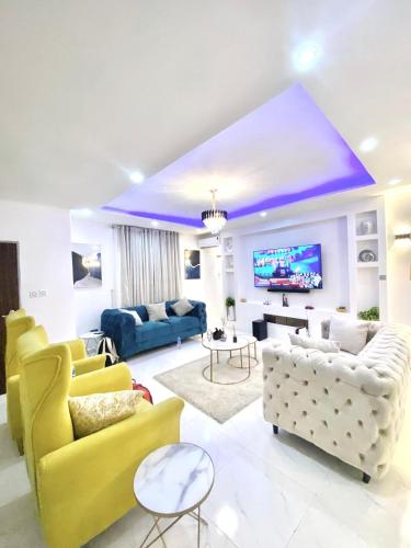 Morak Homes - Luxury 4 bed home with PS5, 24hrs electricity, Super fast Wifi, Snooker, Games room - - Abuja
