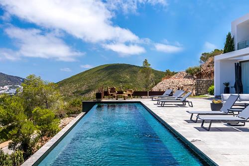  Luxurious Villa Minimal in 07840 Santa Eularia des Riu