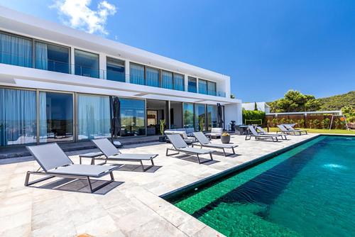  Luxurious Villa Minimal, Unterkunft in Santa Eularia des Riu
