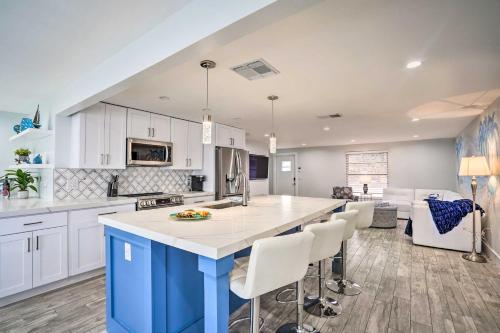 Matlacha Waterfront Retreat: Dock & Hot Tub! in Matlacha (FL)