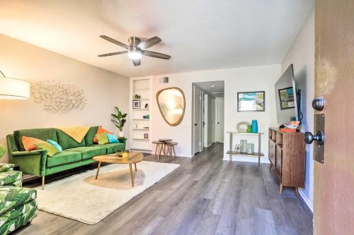 Mid-Century Modern Palm Springs Gem 1 Mi to Dtwn! in Palm Springs, USA