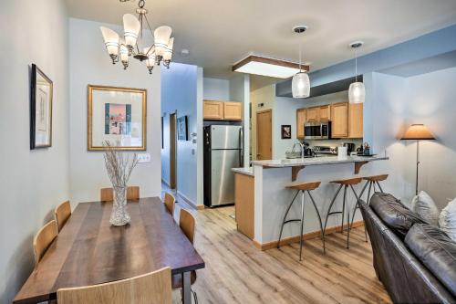 Cozy Vail Valley Townhome - Walk to Riverwalk! in Edwards, USA