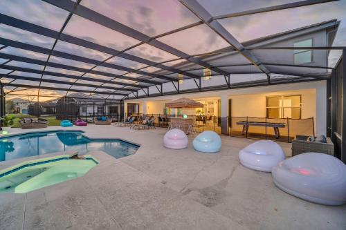 Family Resort - 15BR Mansion - Private Pool Hot Tub and BBQ! - image 12