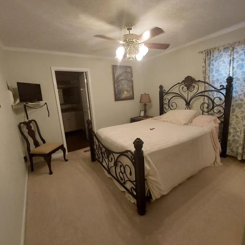 Serenityhill bed and breakfast in Brownsville, USA