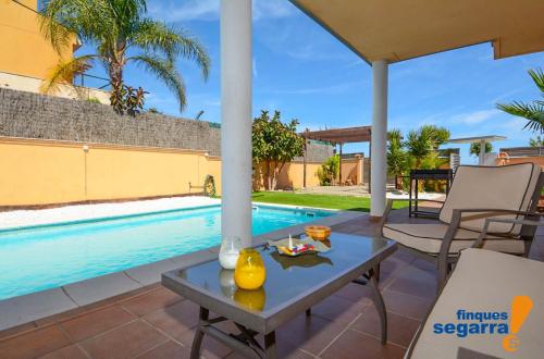  Villa Mireia in 43883 Roda de Bará