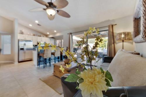 Charming Scottsdale Home with Pool Patio and Hot Tub! - image 8