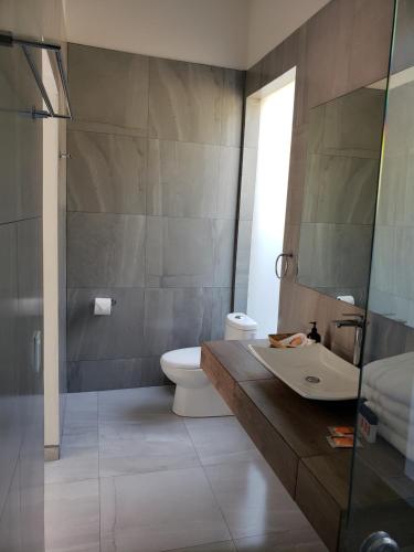 ห้องน้ำ, Hotel CaLu 21 en La Laguna, Santa María del Oro (Hotel CaLu 21 en La Laguna, Santa Maria del Oro) in ซานตา มาเรีย เดล โอโร
