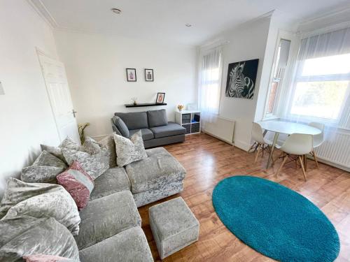 Picture of Large 3 Bedroom Modern Apartment Close To Central London