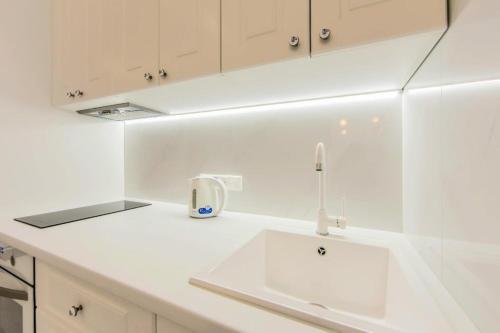 1 room 50m2 center of Obolon near River side. Smart Plaza in โอโบลอนสกี