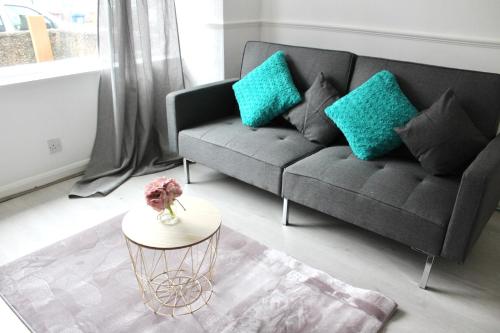 3 bed family house close to Lakeside, with kitchen and garden gîte à louer Grays