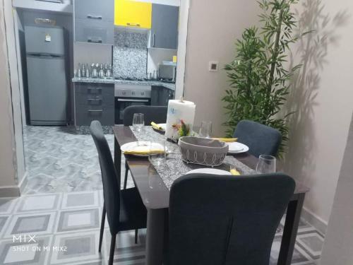 New Luxury Apartment, 3 Bed, 7Mins to Beach - Aida