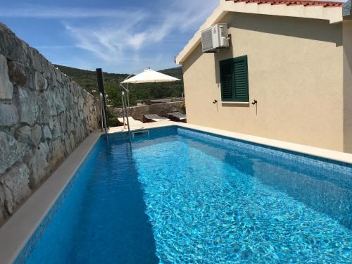 Villa Aranea mit Privatem Pool !!! - Accommodation - Gustirna