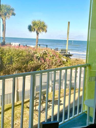 Sandy Shores - Ocean view At Symphony Beach Club! in Ormond Beach, USA