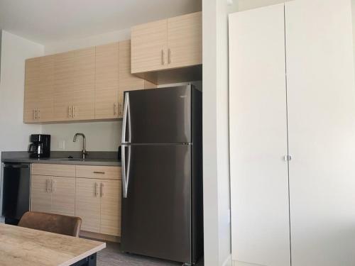 kuhinja, Sleepover Studio Apartments Des Moines in Drake Park