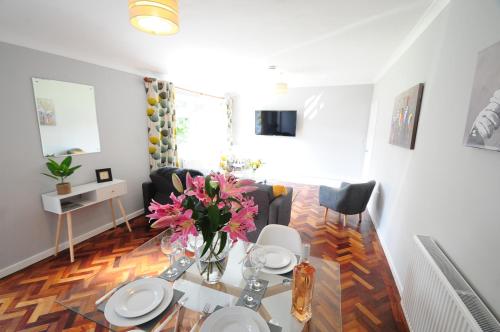 Newly Refurbished Next To University Hospital Coventry - Coventry